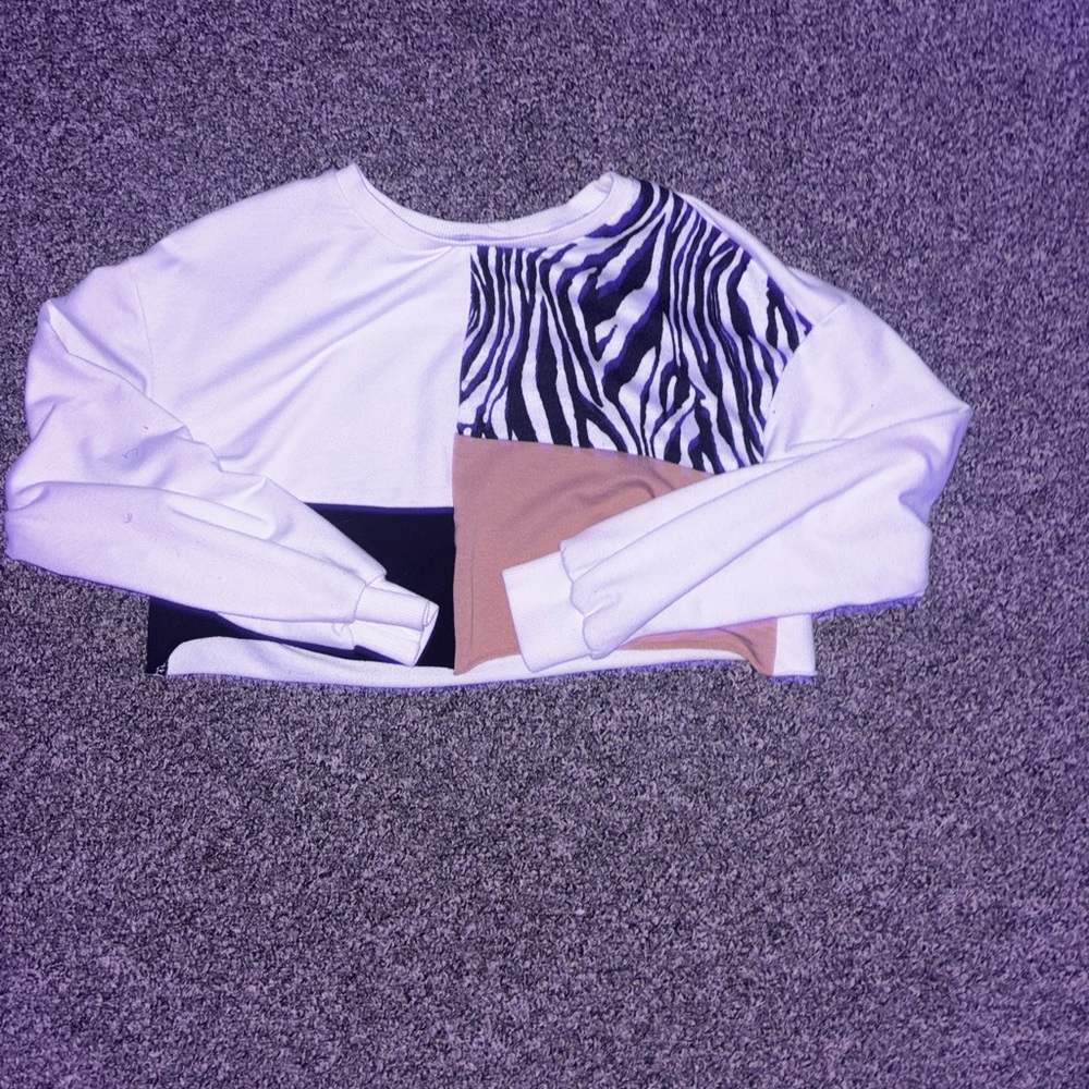SHEIN Black and White Graphic Crop Hoodie